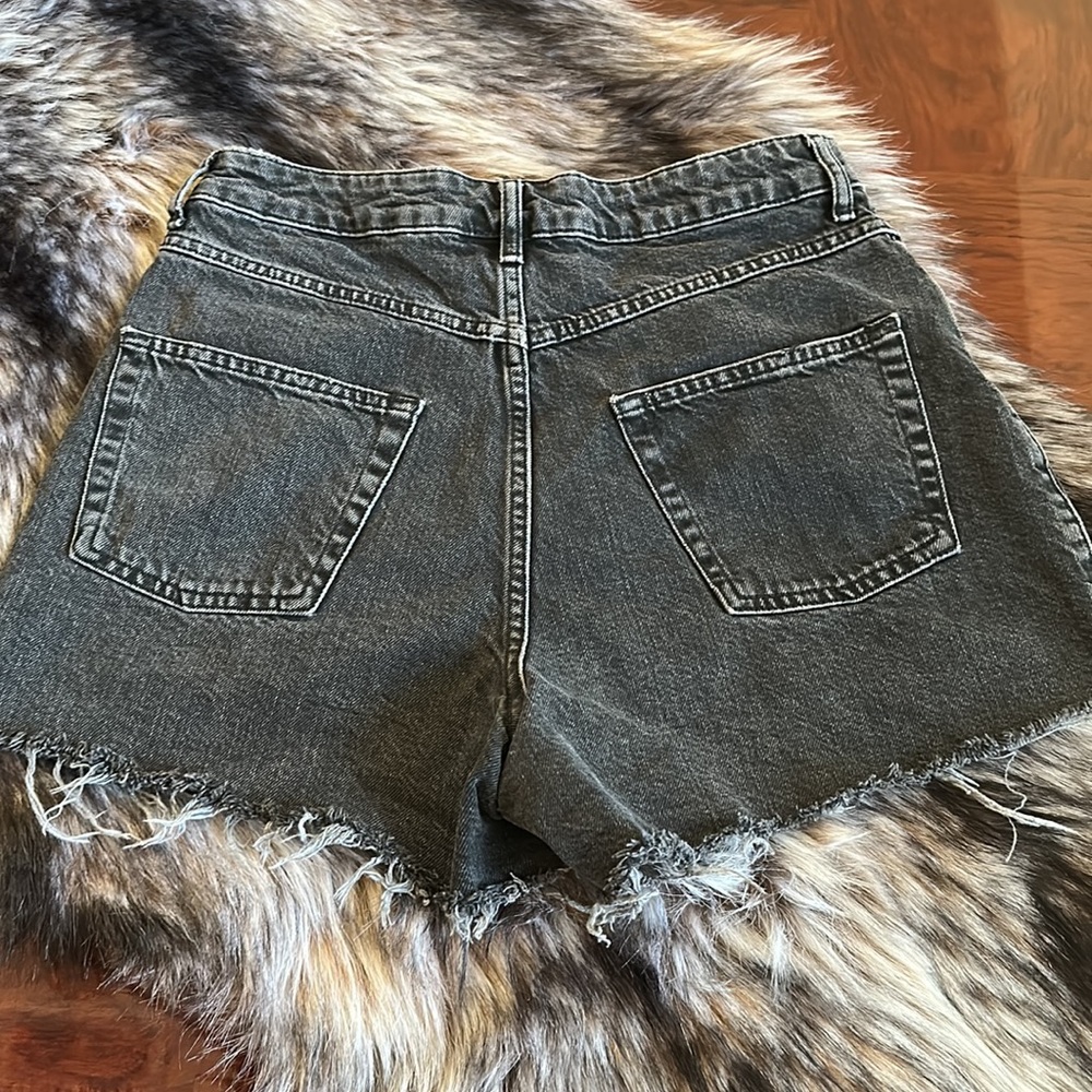 Topshop Women’s Black Distressed Jean Shorts - Picture 6 of 7